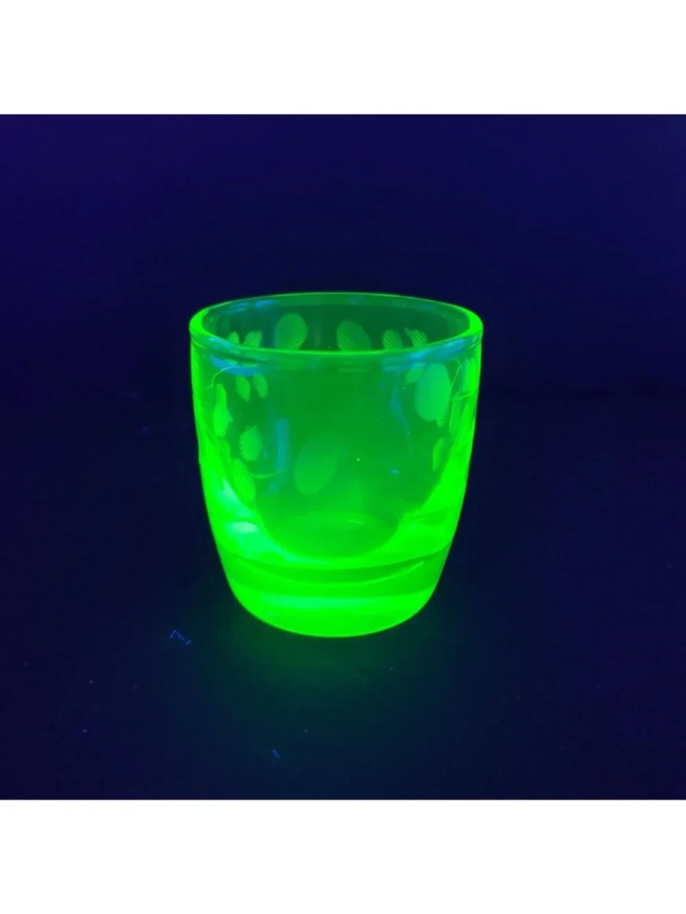 Vintage Uranium Vaseline Wheel Cut Etched Shot Glass Glows 2